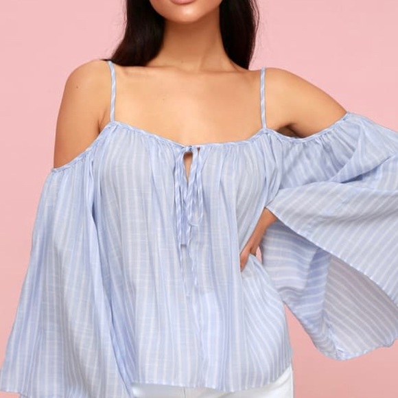 Women’s Lulu’s cold shoulder light blue top (L) - Picture 2 of 7